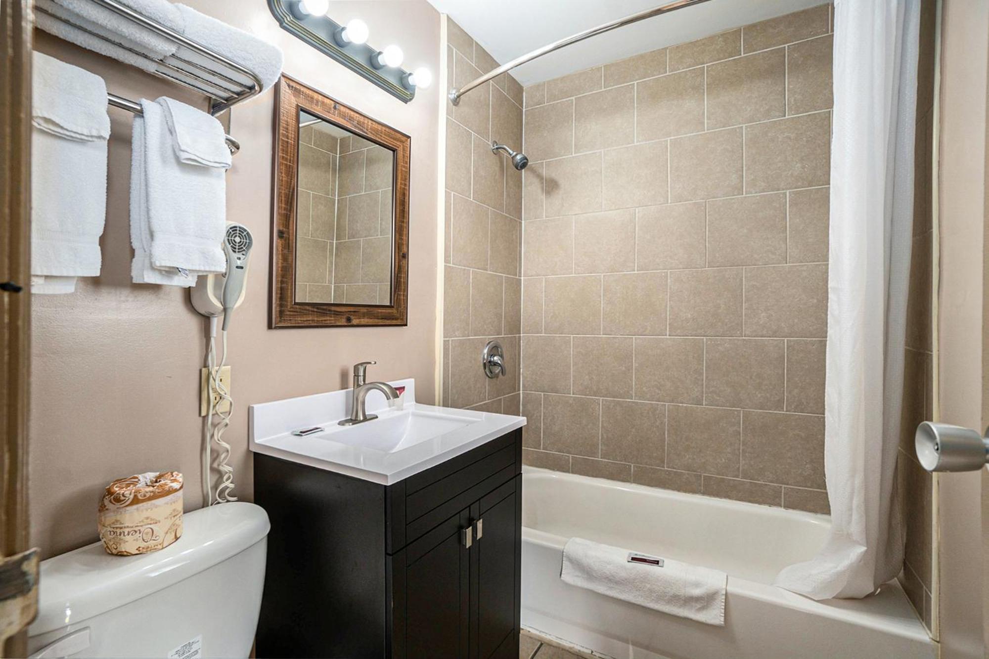 Great Lakes Inn & Suites South Haven Phòng bức ảnh