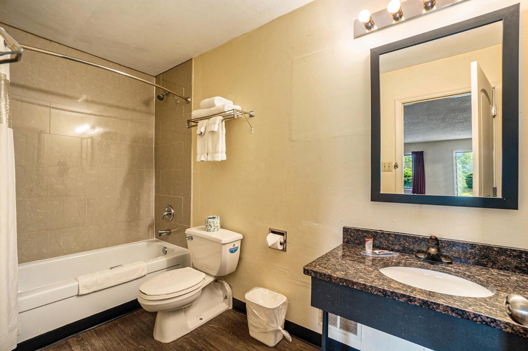 Great Lakes Inn & Suites South Haven Phòng bức ảnh